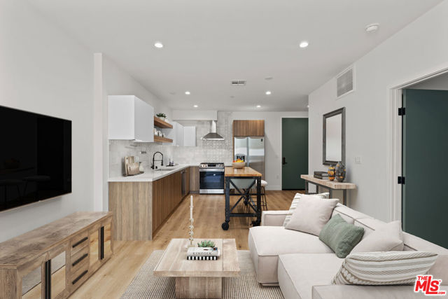 5832 Virginia Avenue, Los Angeles CA: https://media.crmls.org/mediaz/de549f9b-7eab-48ed-b7ce-2a9234c1c9ce.jpg