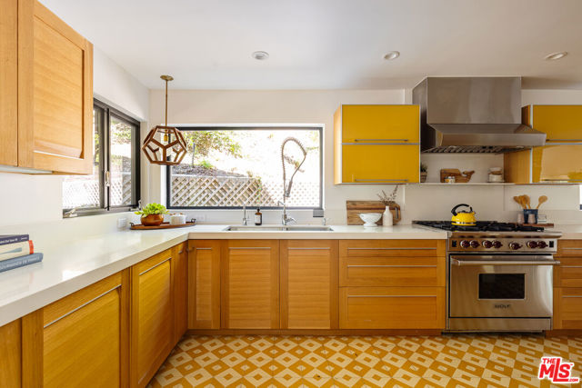 2806 Sunday Trail, Los Angeles CA: https://media.crmls.org/mediaz/de54b723-1e8d-4f80-8b23-c60c21ba153d.jpg