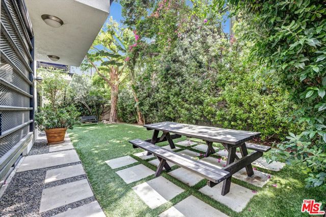1153 N Formosa Avenue, Los Angeles CA: https://media.crmls.org/mediaz/de54ed7f-95f0-43f0-bbb0-5d1528832a8c.jpg
