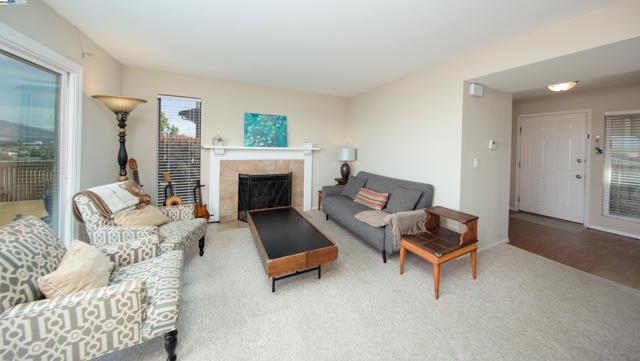 2617 Star Tree Ct, Martinez CA: https://media.crmls.org/mediaz/de556a09-bc85-43bf-9aac-764173d60b33.jpg