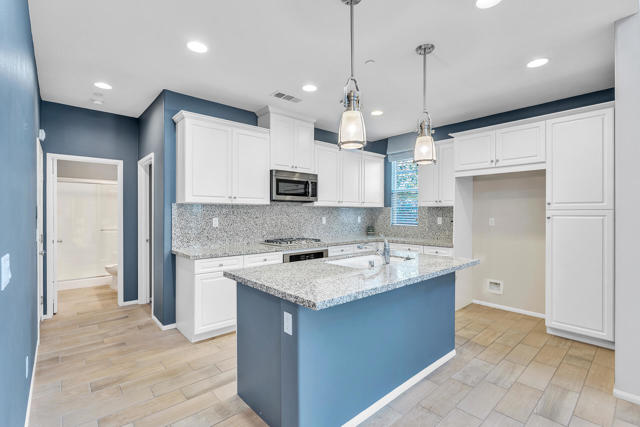 232 Paseo Gusto, Palm Desert CA: https://media.crmls.org/mediaz/de55adfd-135b-4efd-a0ad-2ffee6a3552c.jpg