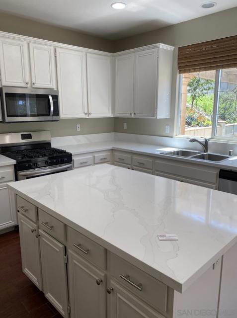 1162 Delano Court, Chula Vista CA: https://media.crmls.org/mediaz/de56af10-438c-46be-b5ec-74e05da7d22e.jpg