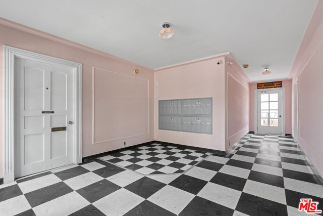 148 S Mccarty Drive, Beverly Hills CA: https://media.crmls.org/mediaz/de571408-e027-47d3-a9f6-bad9239c836b.jpg