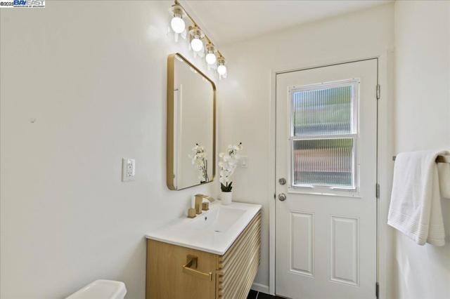 7606 Desertwood Ln, Pleasanton CA: https://media.crmls.org/mediaz/de57194f-2f57-42f2-a38c-d7675f7b7cc2.jpg