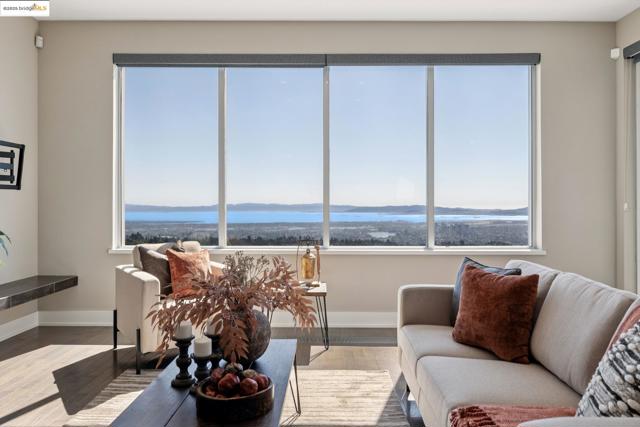 25 Diablo Dr, Oakland CA: https://media.crmls.org/mediaz/de57ad6b-6cb1-4b68-966a-7ddbe9d20c68.jpg