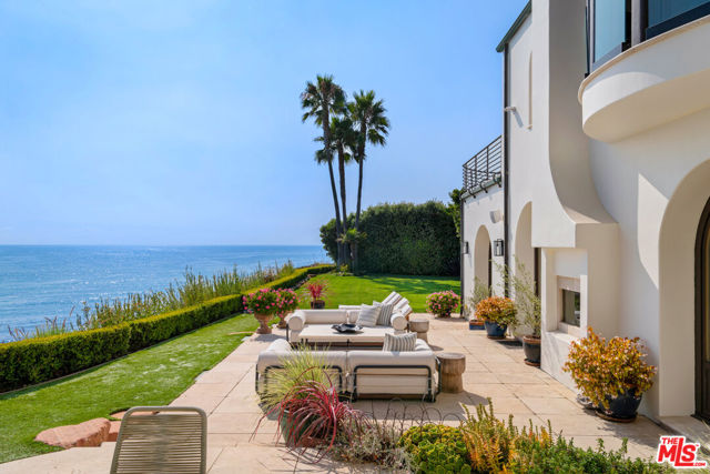 32804 Pacific Coast Highway, Malibu CA: https://media.crmls.org/mediaz/de57dd11-131d-4a84-b8c9-85799520c2b2.jpg