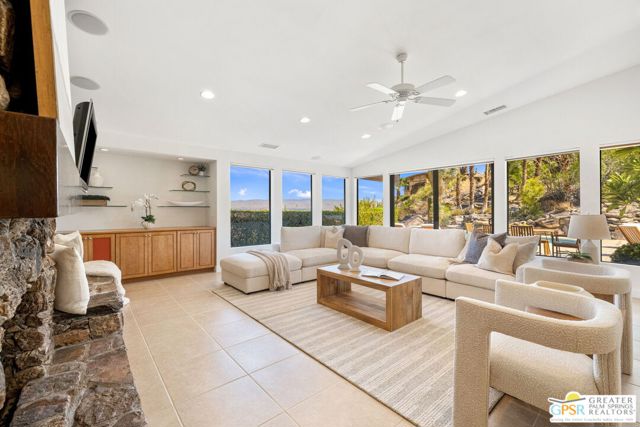13 Cahuilla Hills Drive, Palm Springs CA: https://media.crmls.org/mediaz/de57fc87-d1bf-43de-b501-03e0678144a6.jpg