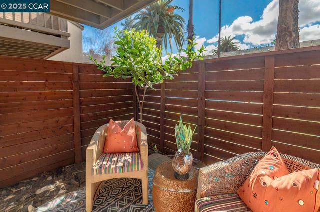 2742 Oak Rd, Walnut Creek CA: https://media.crmls.org/mediaz/de583ed3-3cf0-4aac-aea5-66f15b82ea7e.jpg