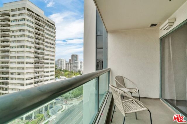 10724 Wilshire Boulevard, Los Angeles CA: https://media.crmls.org/mediaz/de587291-2ec9-455d-a1c1-c44d410c3c6a.jpg
