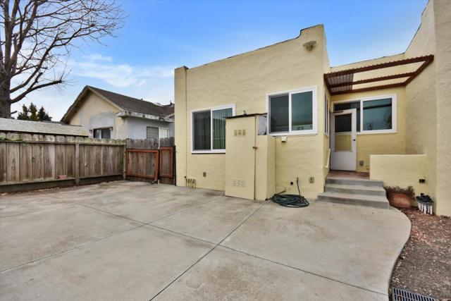 325 Capitol Street, Salinas CA: https://media.crmls.org/mediaz/de58b294-42dd-4a55-b515-733f66f4b84e.jpg
