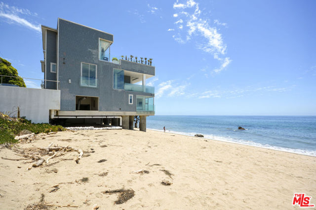 26122 Pacific Coast Highway, Malibu CA: https://media.crmls.org/mediaz/de59b6f1-bcf6-41ba-afaa-7f62c961220a.jpg