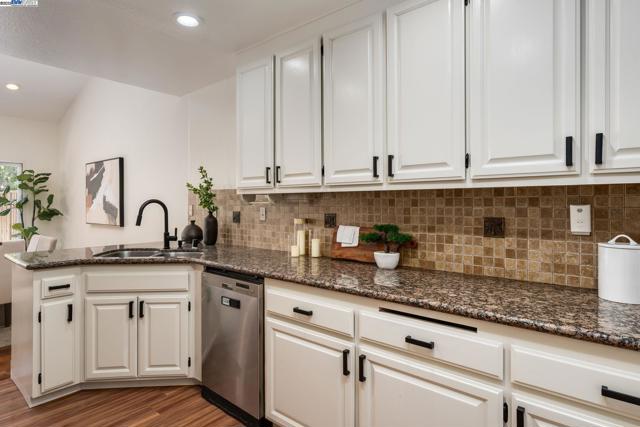 44930 Lynx Dr, Fremont CA: https://media.crmls.org/mediaz/de5a8825-6752-4830-acae-8c797be8d9cc.jpg