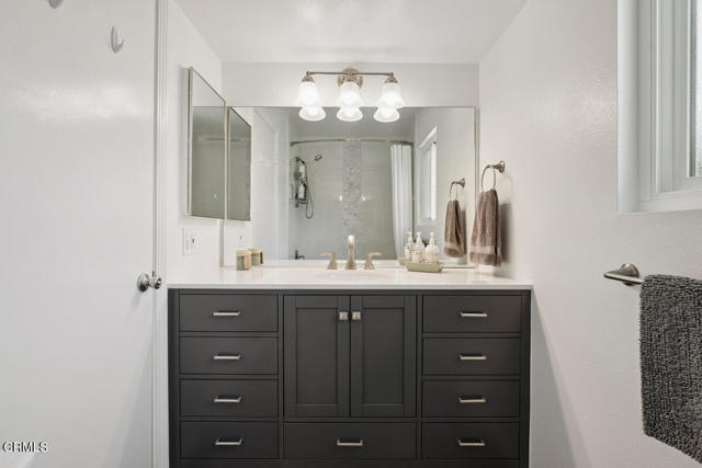 354 Larch Crest Court, Newbury Park CA: https://media.crmls.org/mediaz/de5a92d5-cda0-4244-bd88-d3a9483a3a5e.jpg