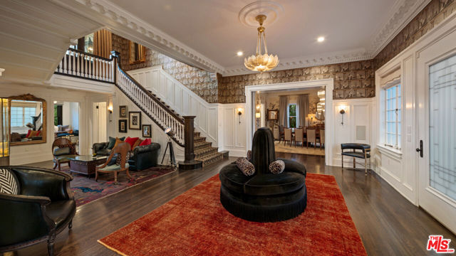 601 S Windsor Boulevard, Los Angeles CA: https://media.crmls.org/mediaz/de5ae16d-d66b-4cd9-8a27-6e841c51d4bb.jpg