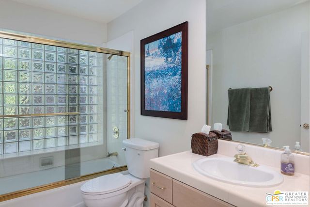 40840 Centennial Circle, Palm Desert CA: https://media.crmls.org/mediaz/de5b25c1-a724-46ad-a38c-568582db2391.jpg