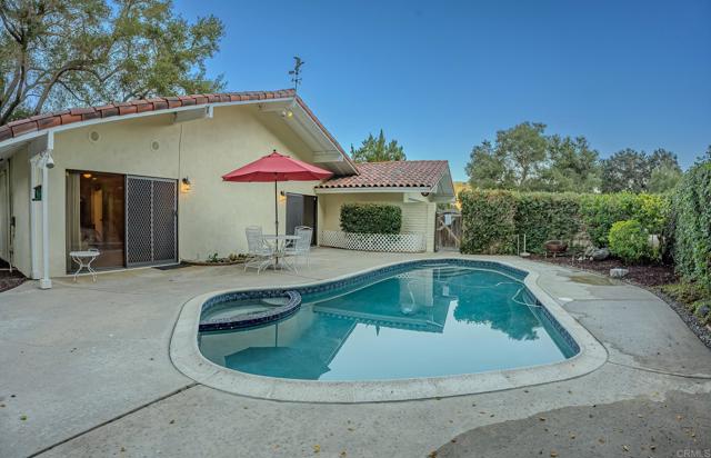 32202 Taupa Way, Pauma Valley CA: https://media.crmls.org/mediaz/de5b298b-3ae8-46d8-b9ce-751897a47405.jpg