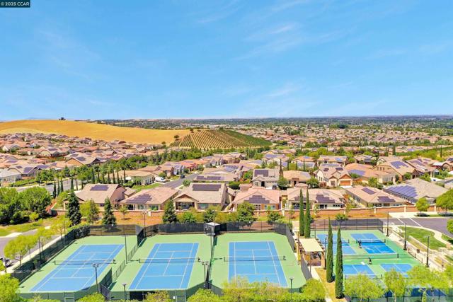1648 Chianti Ln, Brentwood CA: https://media.crmls.org/mediaz/de5b9c3e-200b-44ec-880e-b8e71b41102f.jpg