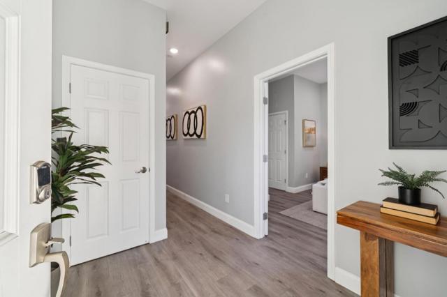 30003006 26th Street, San Francisco CA: https://media.crmls.org/mediaz/de5bb73a-f135-44e0-a53b-a13431f6fdd2.jpg