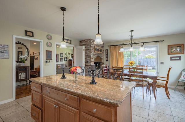 914 Junipero Way, Salinas CA: https://media.crmls.org/mediaz/de5c58ae-68fa-4af4-afd8-5f0bb823aa86.jpg