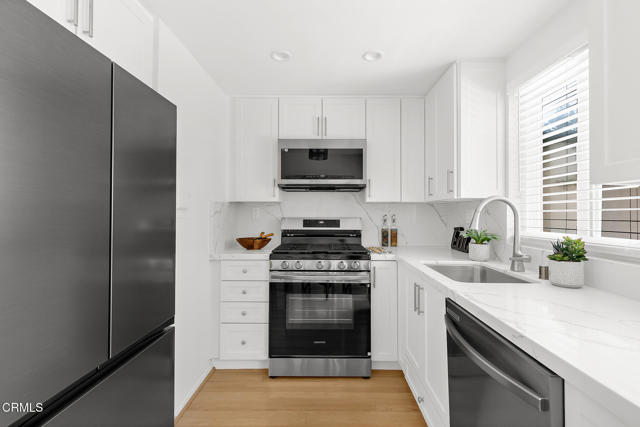 Detail Gallery Image 13 of 25 For 10801 Blix St #2,  North Hollywood,  CA 91602 - 2 Beds | 1/1 Baths