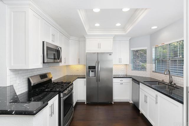 9910 Scripps Vista Way, San Diego CA: https://media.crmls.org/mediaz/de5cdca4-a2da-4c3c-8496-90d2b93263d5.jpg