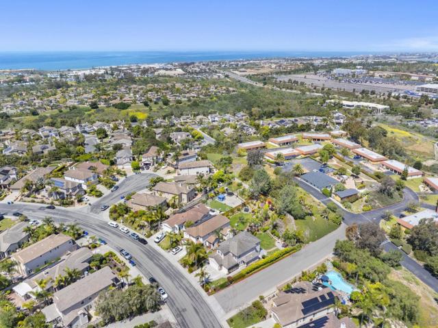 1266 Mariposa Rd, Carlsbad CA: https://media.crmls.org/mediaz/de5e1b56-98aa-4a39-ac78-d55174bcf62d.jpg