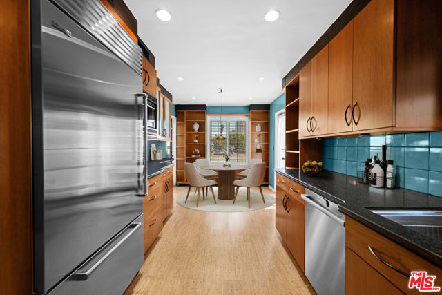 1141 17th Street, Santa Monica CA: https://media.crmls.org/mediaz/de5e813b-b805-4853-a457-d00731992a63.jpg