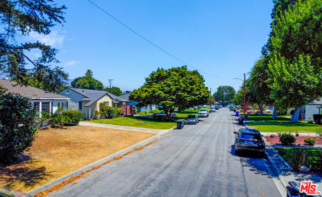 253 W El Sur Street, Monrovia CA: https://media.crmls.org/mediaz/de5e9bc2-10de-471b-a401-f944e3d04f7e.jpg