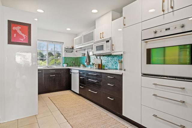 Detail Gallery Image 8 of 32 For 6990 Batiquitos Dr, Carlsbad,  CA 92011 - 2 Beds | 2/1 Baths