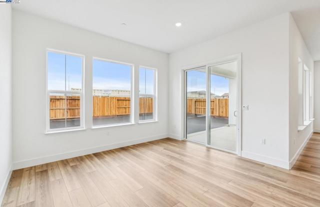 1552 Kasnak Drive, Manteca CA: https://media.crmls.org/mediaz/de5ede31-7edb-4cf0-9d40-f8e920a59a86.jpg