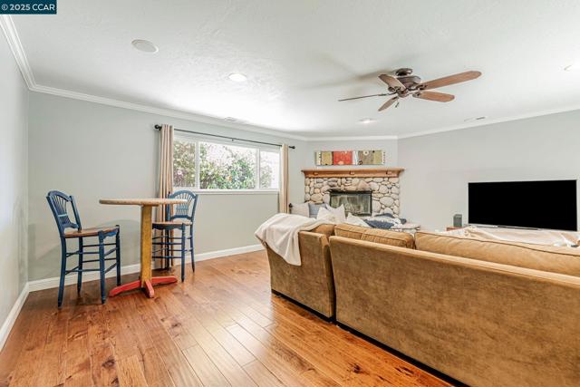 49 Terra Bella Dr, Walnut Creek CA: https://media.crmls.org/mediaz/de5f7819-4a2b-4c83-884c-e8d08a0d661c.jpg