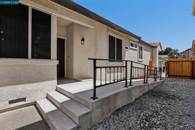 868 Clifton Way, Vacaville CA: https://media.crmls.org/mediaz/de5f86a5-fa5e-4ce2-ad88-4050a65c8c7e.jpg