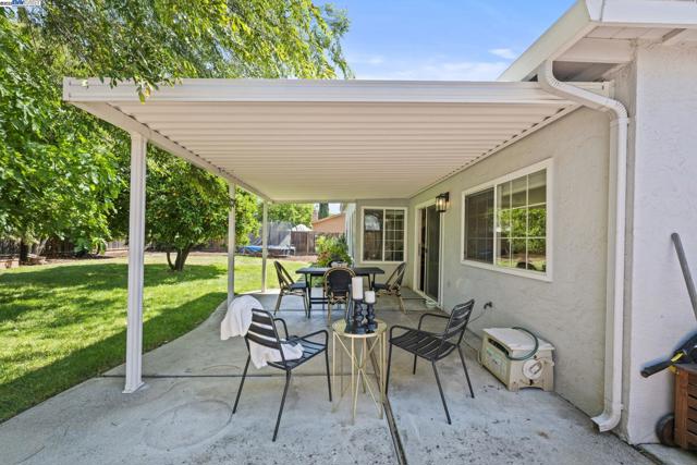 771 Hagemann Dr, Livermore CA: https://media.crmls.org/mediaz/de5fa045-e008-401f-88eb-ed80fd624924.jpg