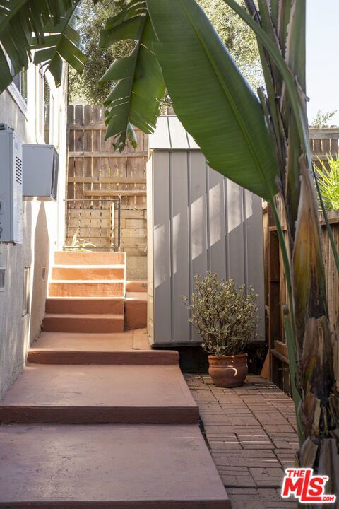 5616 Tehama Street, Los Angeles CA: https://media.crmls.org/mediaz/de5fae15-5f59-488d-bc5a-0a2db83219b4.jpg