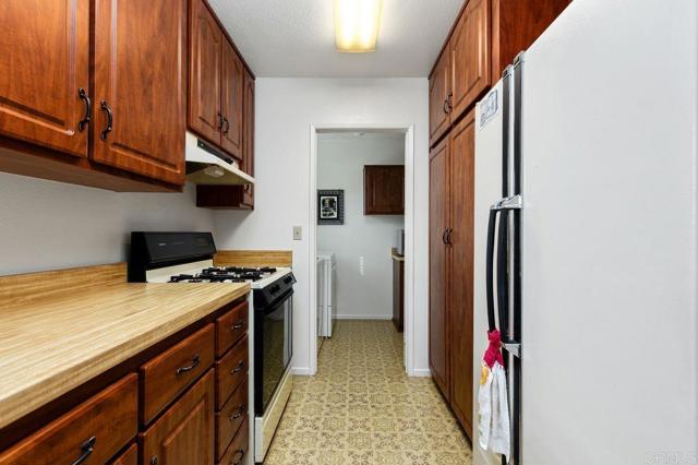 Detail Gallery Image 13 of 39 For 727 Nob Cir, Vista,  CA 92084 - 2 Beds | 2 Baths