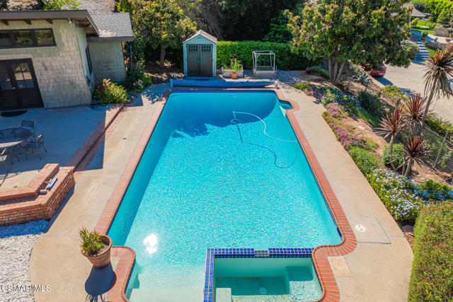 1585 Loma Drive, Ojai CA: https://media.crmls.org/mediaz/de60eb85-0e54-4d73-883b-83084abd2102.jpg