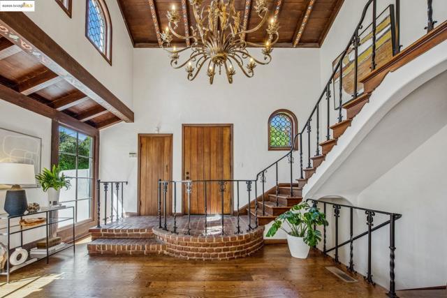 356 Mountain Avenue, Piedmont CA: https://media.crmls.org/mediaz/de6232c0-c8ba-4da1-a49c-c9715ff55835.jpg