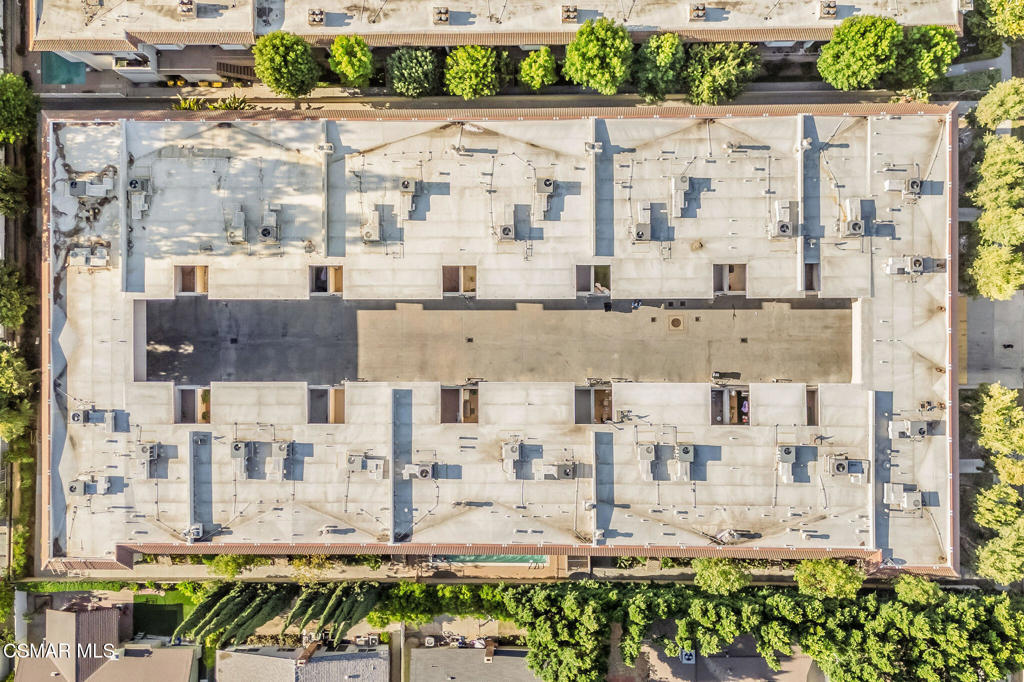 https://media.crmls.org/mediaz/de623b08-40b8-41d1-bf46-558ead2f8973.jpg?preset=X-Large