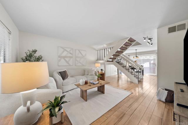 Detail Gallery Image 2 of 21 For 10658 King Phillip Ct., Santee,  CA 92071 - 3 Beds | 1/1 Baths