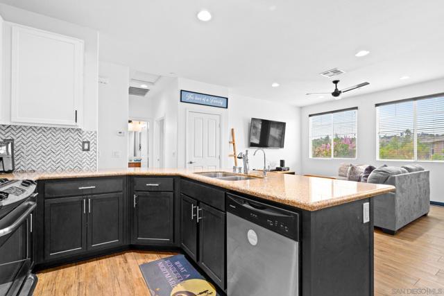 1344 Shoshone Falls Drive, Ramona CA: https://media.crmls.org/mediaz/de62fd92-fd01-4080-aeb5-e51f1460fe04.jpg