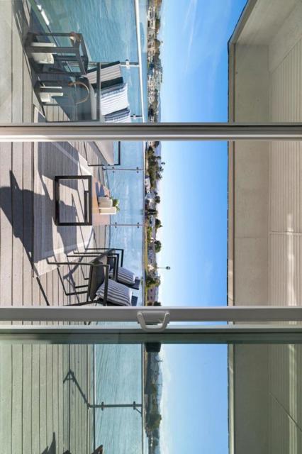 464 Fathom Drive, San Mateo CA: https://media.crmls.org/mediaz/de631d9c-ee73-4e22-914e-6d56f50ddc17.jpg