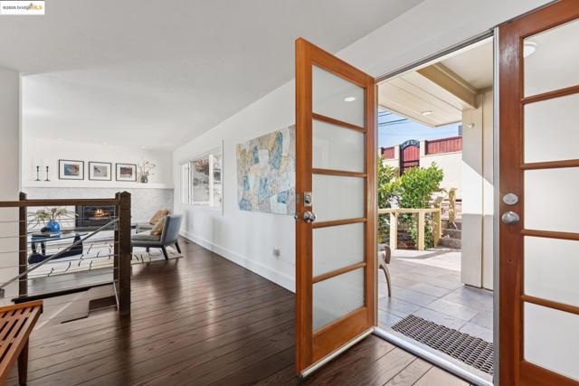 5958 Colton Blvd., Oakland CA: https://media.crmls.org/mediaz/de633fef-2cfc-4684-b992-cb2f16945b8b.jpg