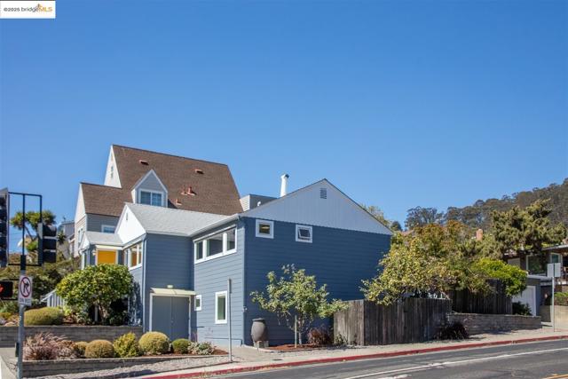 1000 Navellier St, El Cerrito CA: https://media.crmls.org/mediaz/de635059-c9e0-43ee-b30b-12235dacde91.jpg