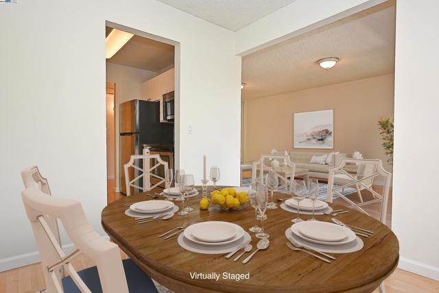 320 N Civic Dr, Walnut Creek CA: https://media.crmls.org/mediaz/de6395c6-39c3-4389-b24f-6f44c8ed80b1.jpg
