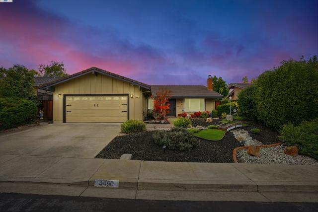 4490 Buckthorn Ct, Concord CA: https://media.crmls.org/mediaz/de641b8b-79b2-4e8f-af34-a9210cf98a85.jpg