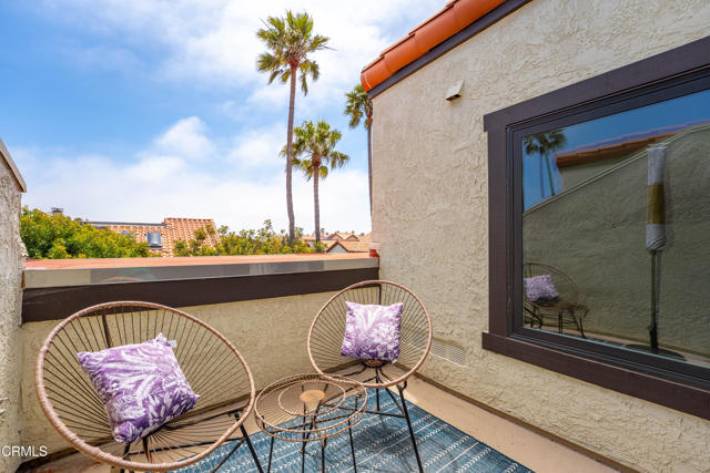 2287 Martinique Lane, Oxnard CA: https://media.crmls.org/mediaz/de644457-a7b2-41bd-984e-0688d2f79fb6.jpg