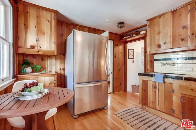 1105 E Claremont Street, Pasadena CA: https://media.crmls.org/mediaz/de647b24-81ef-4fb7-9d1f-6fe43c37abf6.jpg