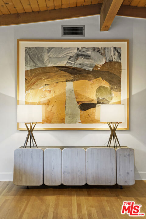 12815 Sarah Street, Studio City CA: https://media.crmls.org/mediaz/de64c389-7956-4937-806c-2fd2fef5a281.jpg