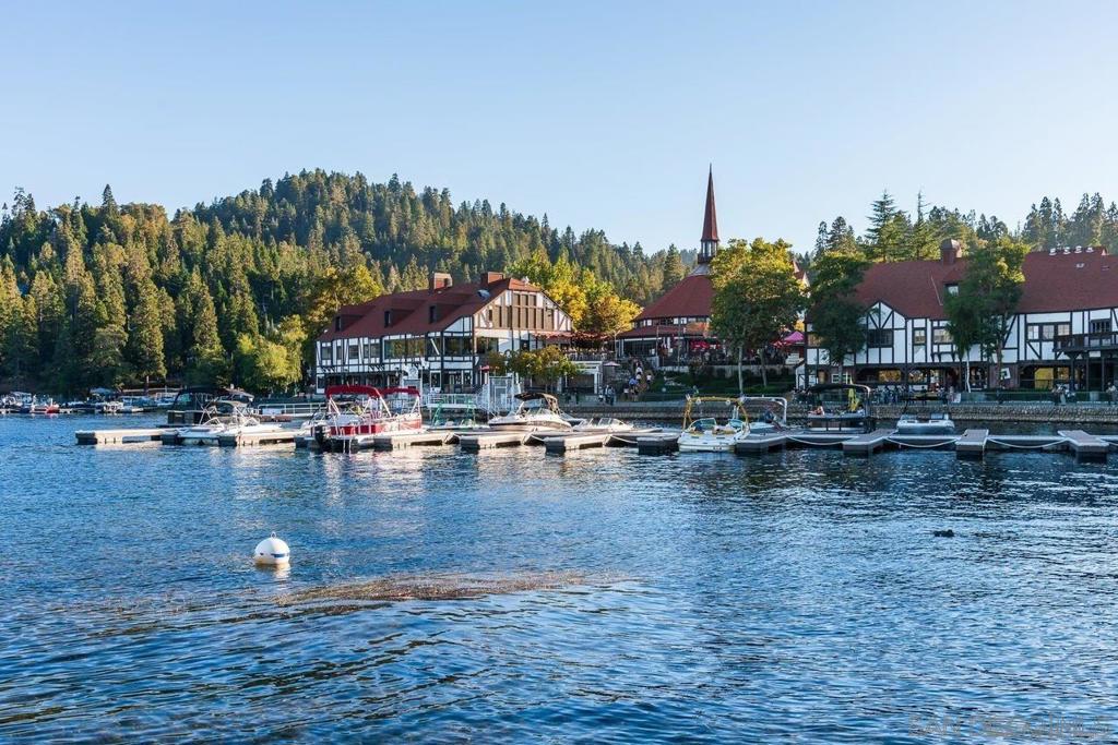 https://media.crmls.org/mediaz/de64d950-f335-41d7-b704-810104e2ca49.jpg?preset=X-Large