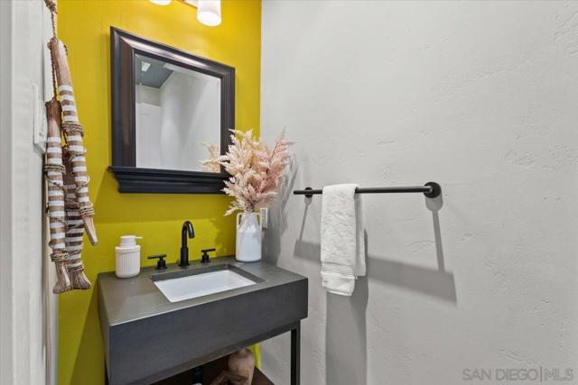 2778 Rosecrans St, San Diego CA: https://media.crmls.org/mediaz/de650429-81f4-47fc-a67a-d6e588dcd916.jpg